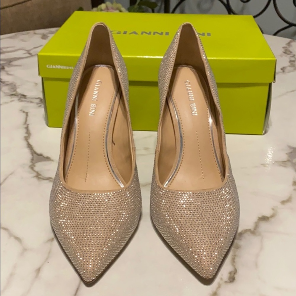 Gianni Bini Classic Rhinestone Nude Pump Wedding Day Cocktail Dress Heels